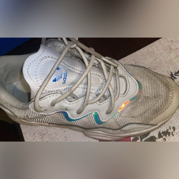 Kids white hologram Adidas size 2 1/2 - Picture 8 of 12